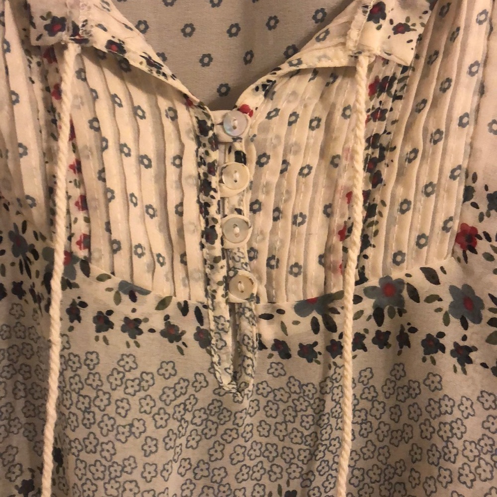 Adorable blouse - Picture 2 of 3